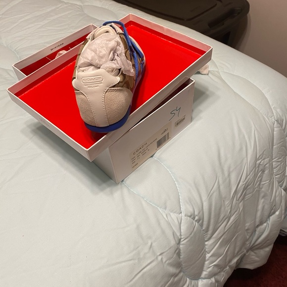 Brand new woman Coach shoes still in box - Picture 3 of 3